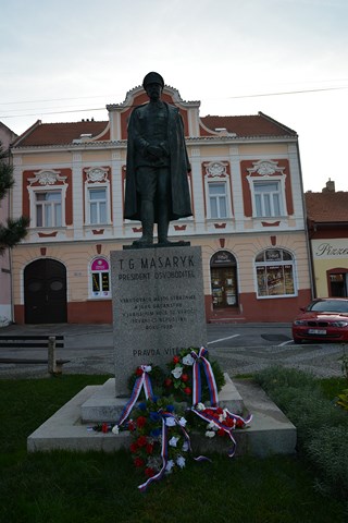 Další