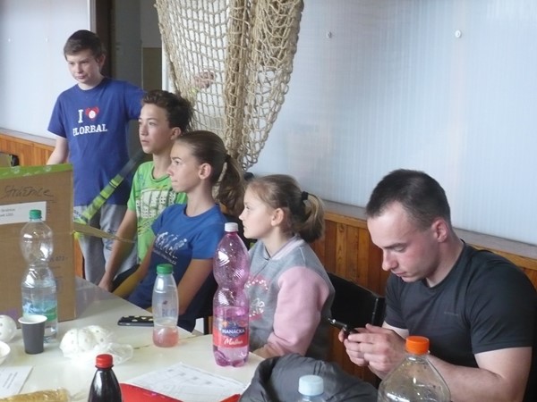Další