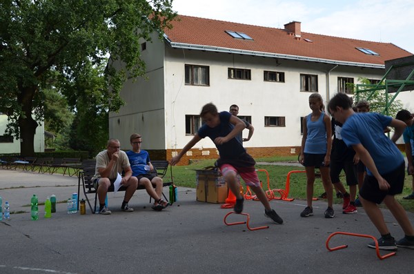 Další