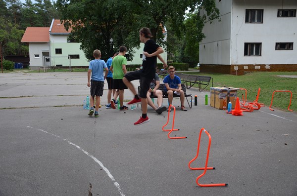 Další