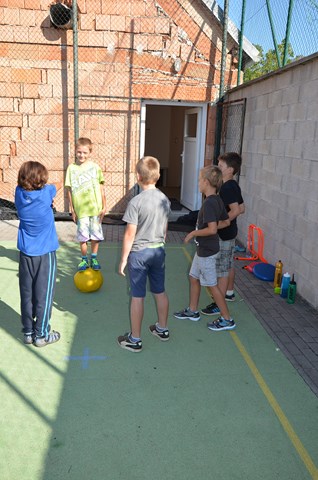 Další