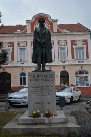 Další