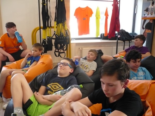 Další