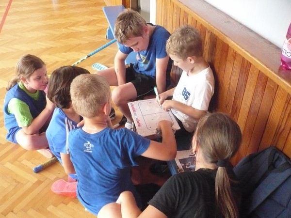Další