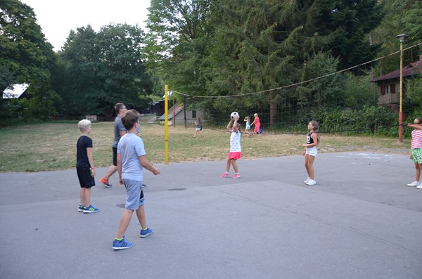 Další
