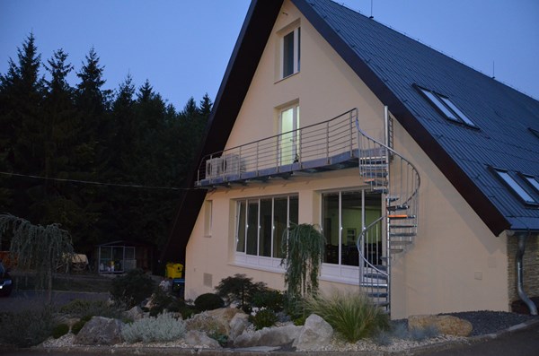 Další