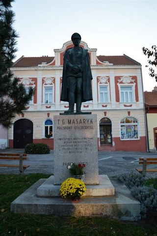 Další
