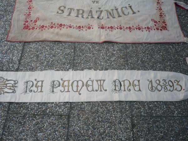 Další