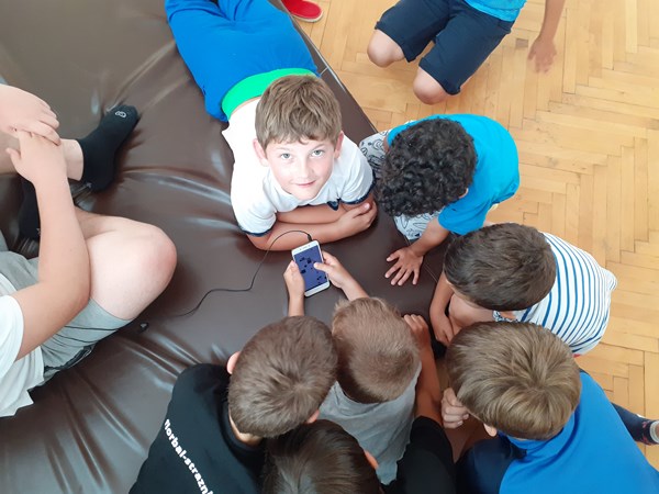 Další