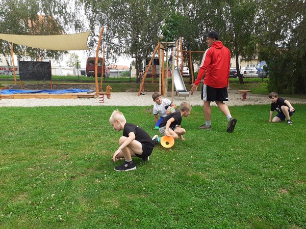 Další