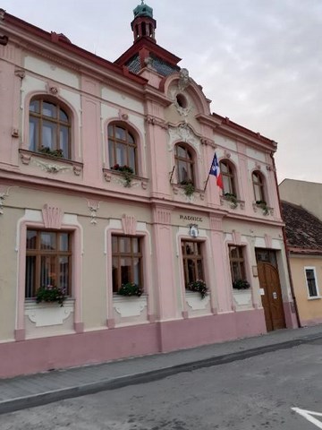 Další